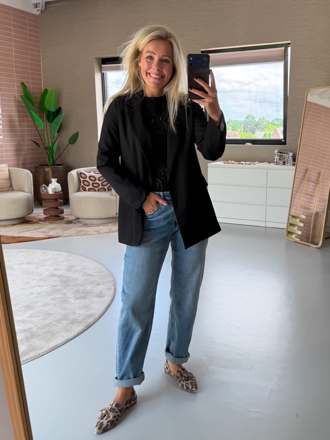 Willemijn ten voeten uit in de dichtgeknoopte Dawn blazer