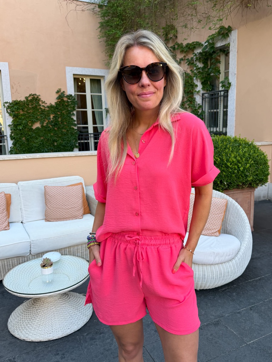 Willemijn in de Willow blouse koraal met bijpassend broekje